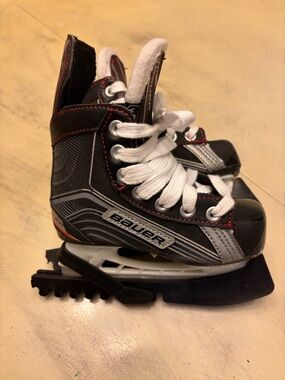 Bauer Vapor X200 Youth Size 10 Ice Hockey Skates